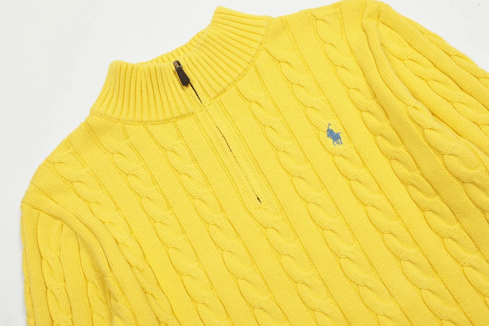 P250 Top quality" Style number: DS014# (not off the shelves all year round) [Ralph Lauren half-zip solid color pony embroidery logo twist knitted sweater] ✅Ralph Lauren half-zip classic basic versatile unisex couple pullover sweater ✅Main supplier platform live broadcast Wholesale entity Replenish when out of stock Not off the shelf ✅ZP quality 1:1 version Scan the code to enter the GF website Counter quality ✅Detailed quality The only one in Guangzhou Imported quality cotton yarn, focusing on high-end, cost-effective, good quality needless to say ✅The version is restored to the original order, the maximum size can be worn up to 200 pounds, loose, comfortable and stress-free ✅The upper body is simple and easy to match, ootd must-have style, good-looking clothes are never picky, a must-have wardrobe recommendation Size: S-XL Color: Navy blue milk white black pure white gray khaki light blue yellow pink olive green red blue label red gold label